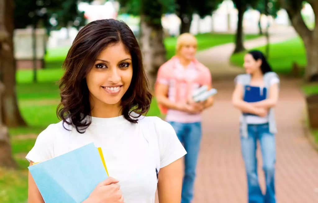 how to find a scholarship to study abroad