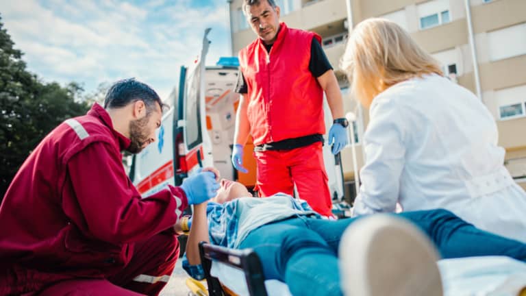 Emergency Medical Care in the US: What J1 Visa Holders Need to Know?