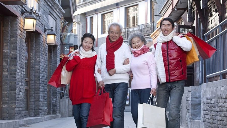 Beyond medical emergencies: How can visitor insurance enhance your parents’ visit?