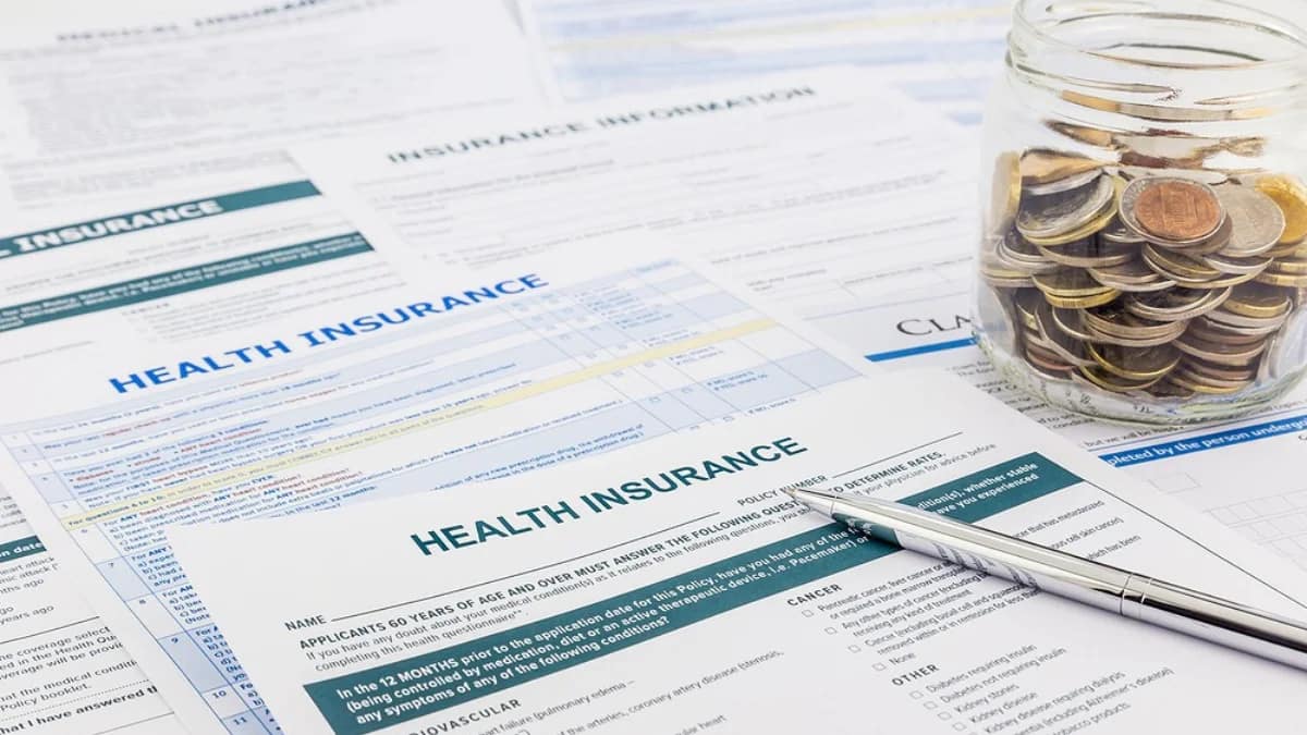 8 Easy Tips to Save Money on Visitor Health Insurance