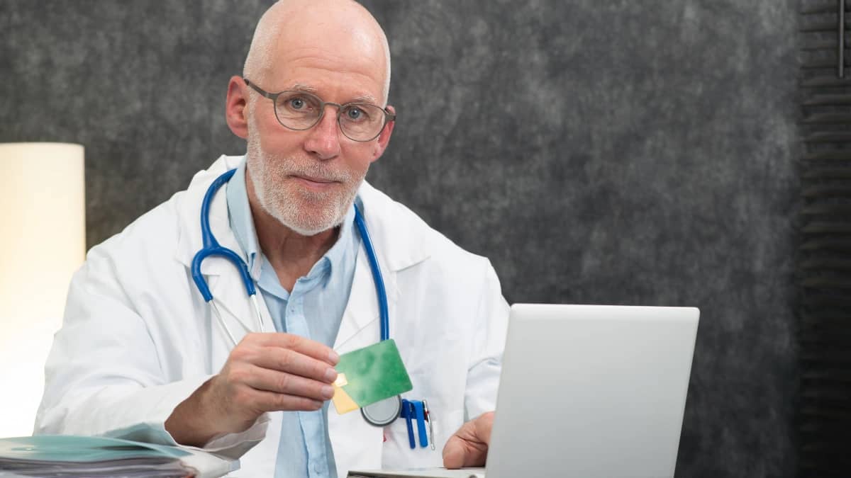 How to get health insurance for green card holders?