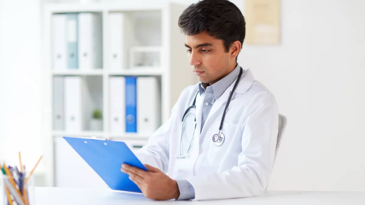 Which doctor can I visit with travel insurance for visitors to the US?