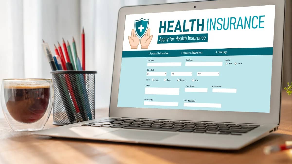 Can a visitor get health insurance in the US?