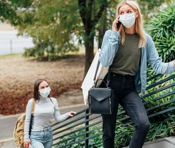 How to Handle COVID Restrictions When Your Family Comes to Visit