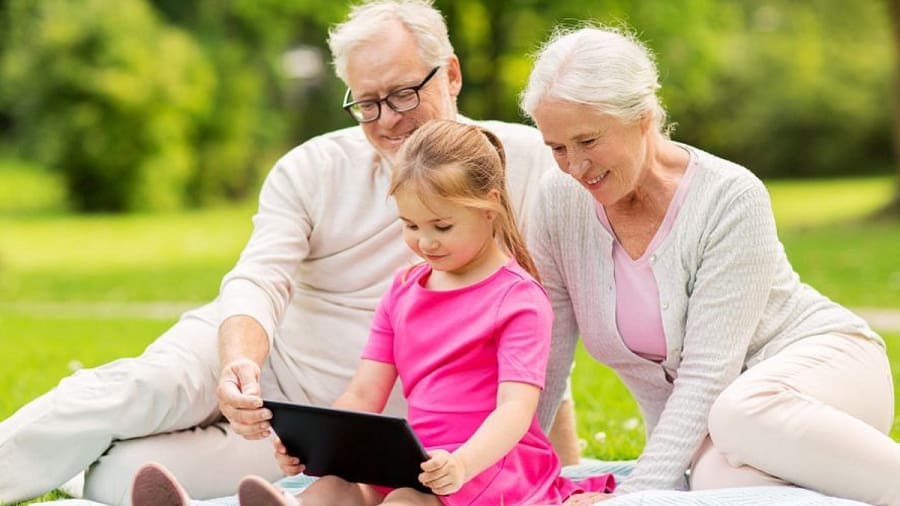7 Tips for Senior Parents Visiting the USA