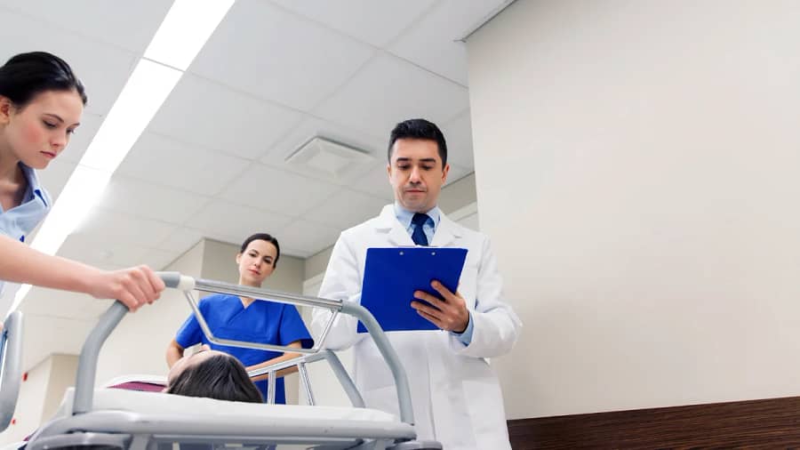 Emergency Medical Care in the US: What J1 Visa Holders Need to Know?