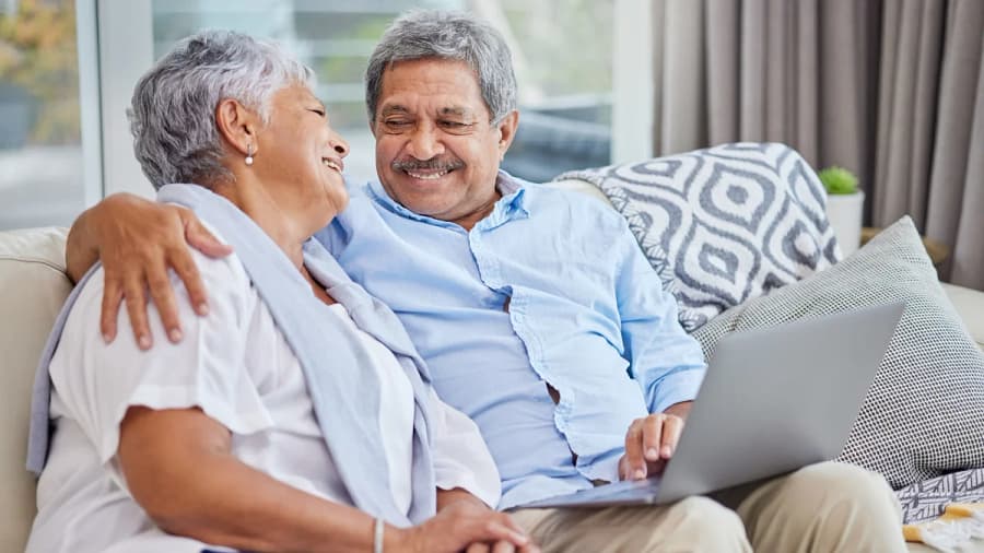 Is travel insurance mandatory for parents visiting the US on a B2 visa?